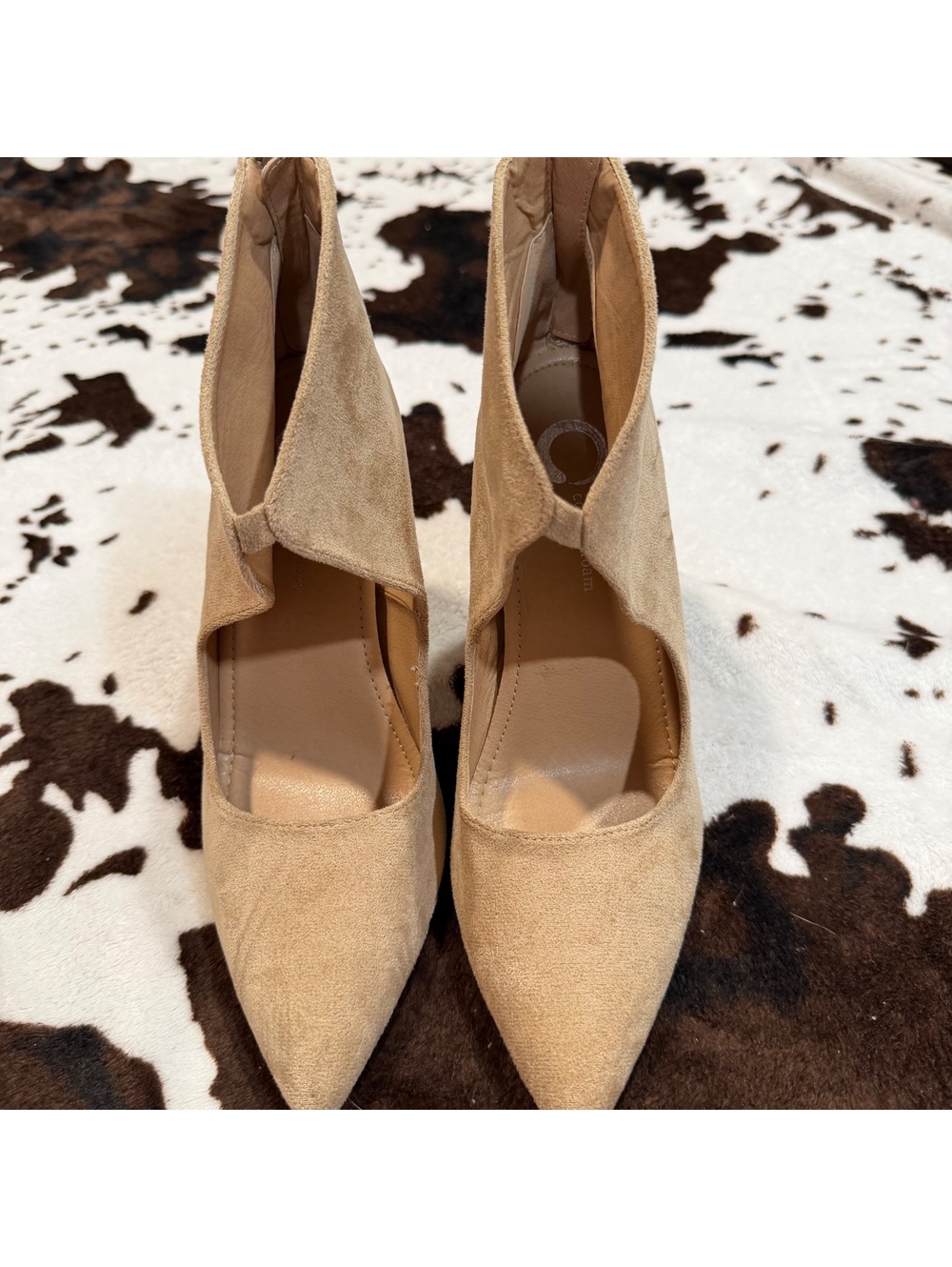 Beige Faux Suede Pointed Toe Cutout Ankle Heels Size 8 Comfort Foam